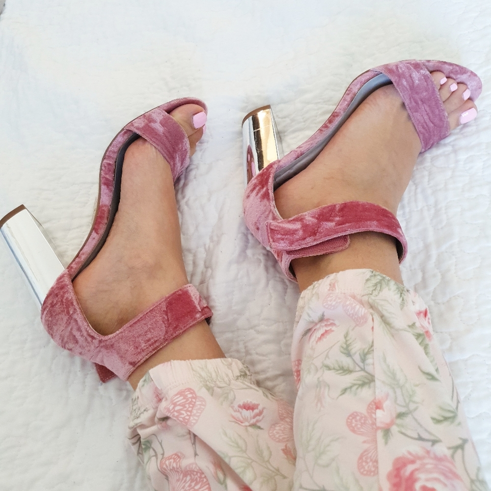 🆕️• Charlotte Russe Pink Suede Heels •